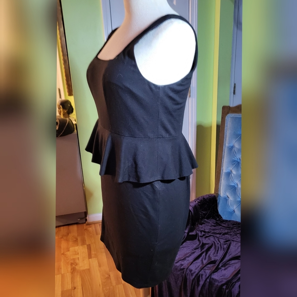 Flirty Carmen Marc Valvo Black Peplum Dress - Picture 4 of 4